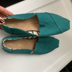 Toms Heritage Canvas slip-on shoes. Size 11. Never worn!! Teal color